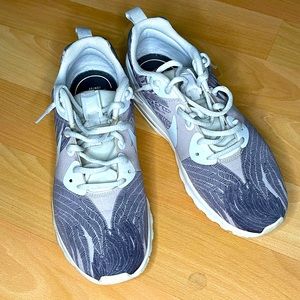 Nike women’s walking sneakers